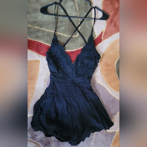 Lulu's small black romper nwt - Picture 5 of 5